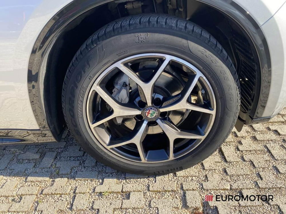 Alfa Romeo Stelvio usata a Bari (5)