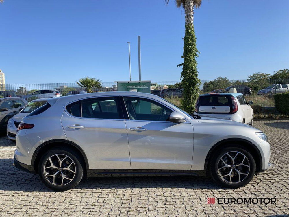 Alfa Romeo Stelvio usata a Bari (6)