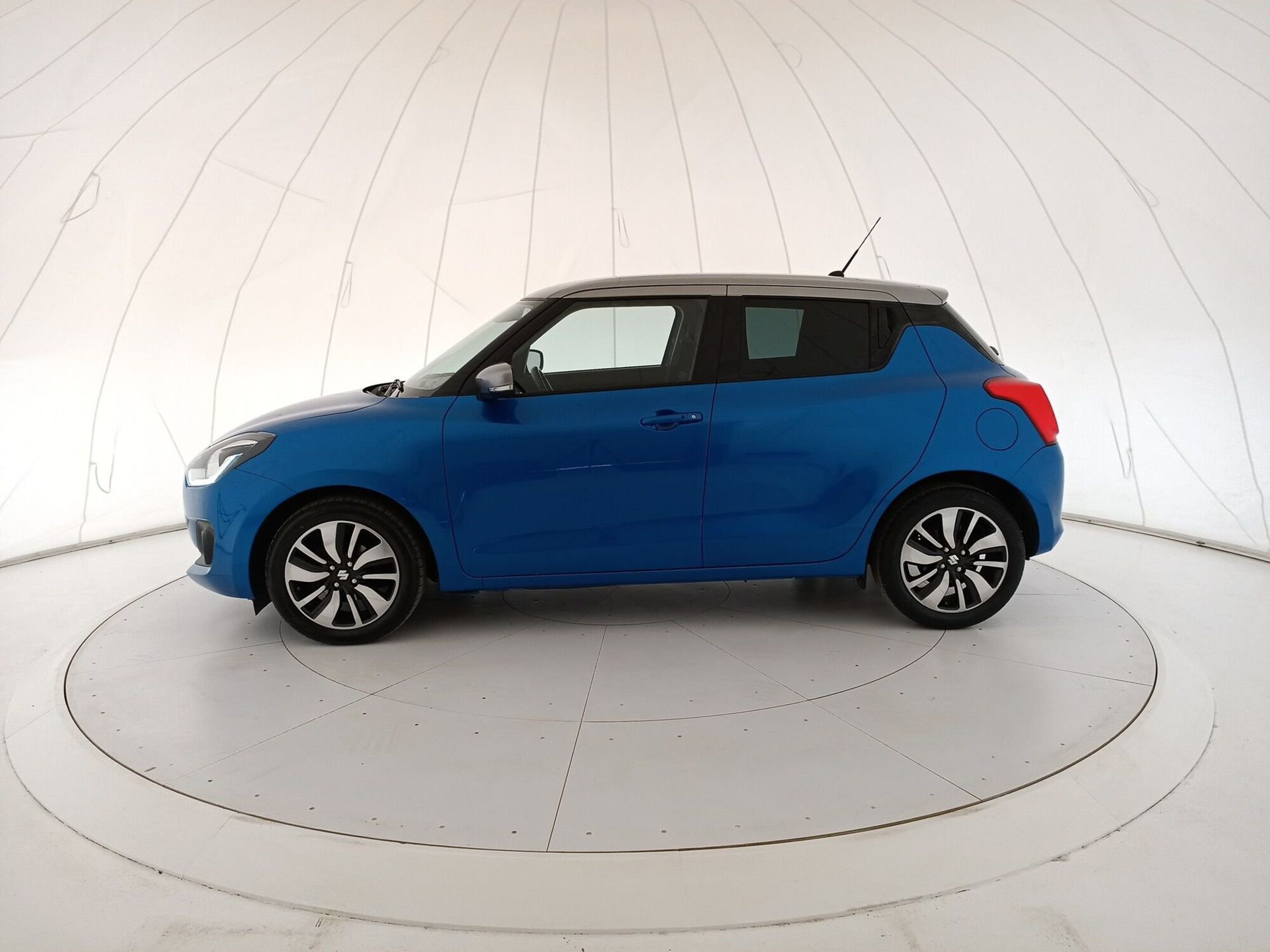 Suzuki Swift 1.2h Top 2wd del 2018 usata a Bari