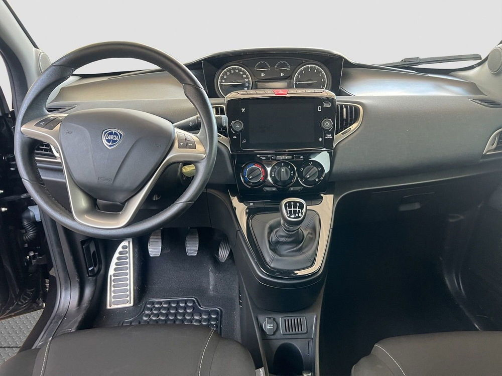 Lancia Ypsilon usata a Roma (10)