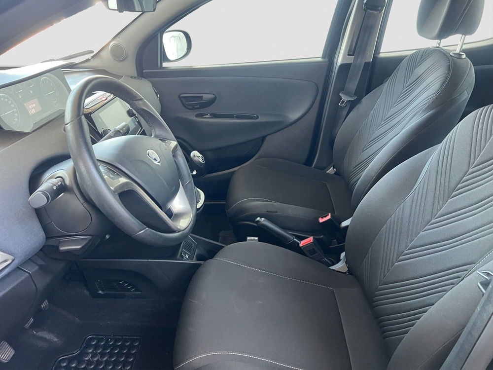 Lancia Ypsilon usata a Roma (9)