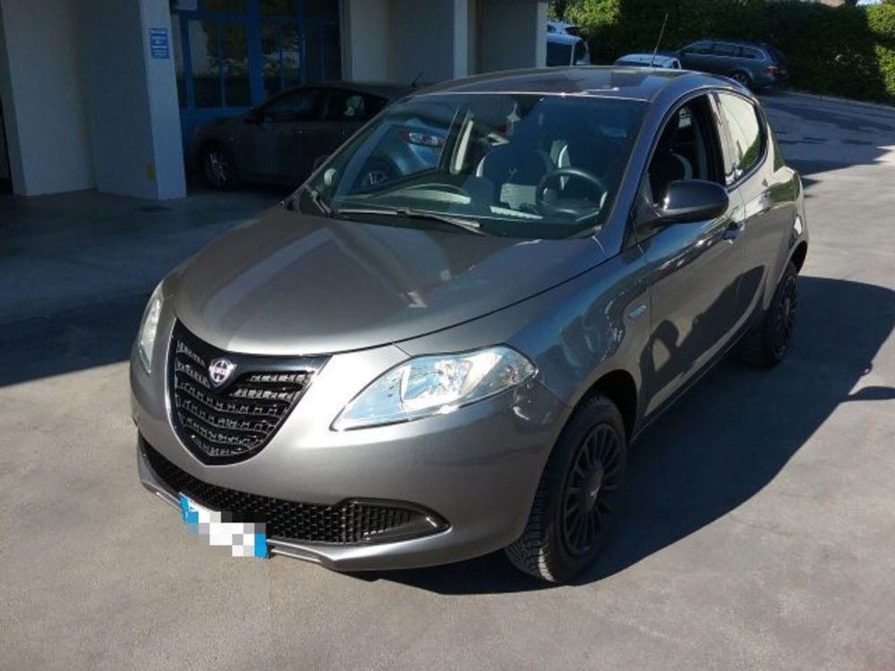 Lancia Ypsilon usata a Macerata