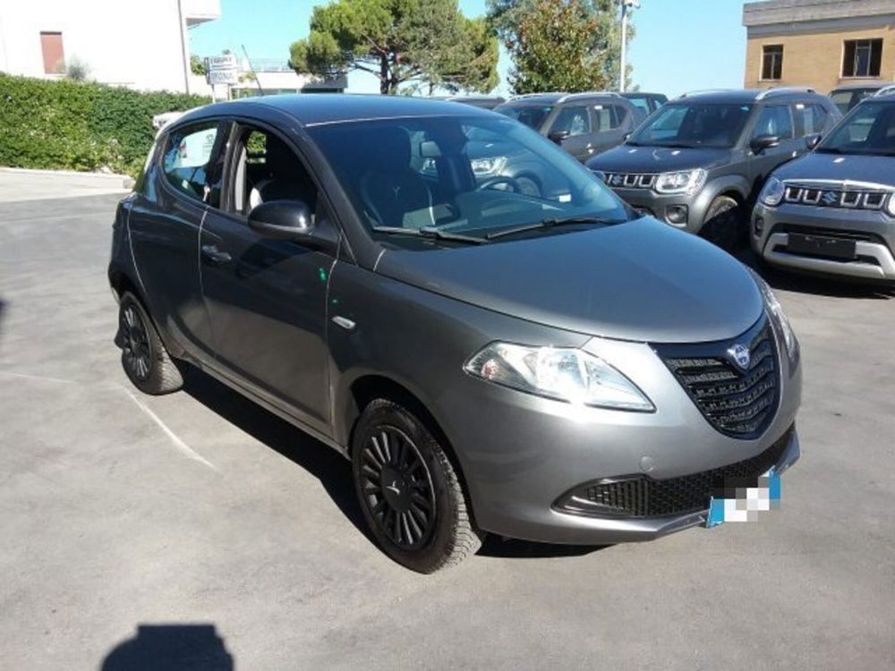 Lancia Ypsilon usata a Macerata (3)