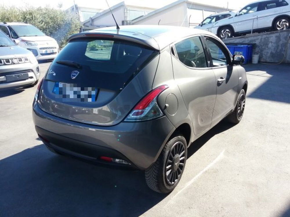 Lancia Ypsilon usata a Macerata (4)