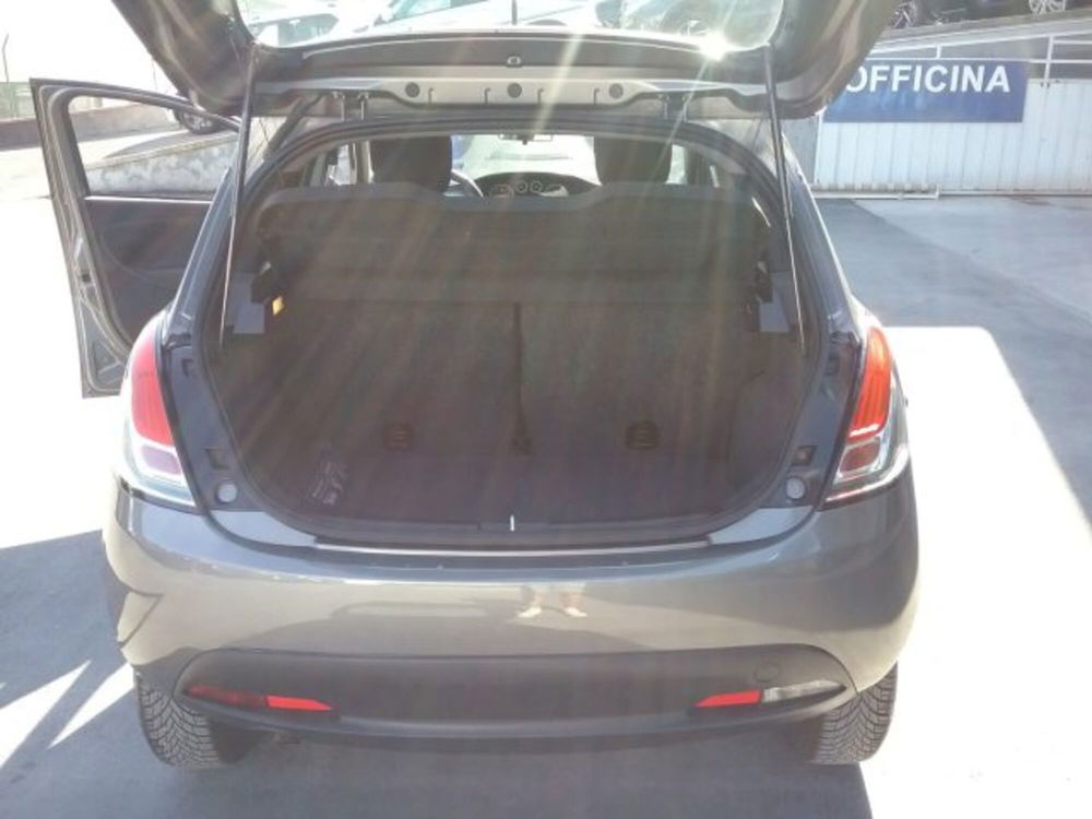 Lancia Ypsilon usata a Macerata (6)