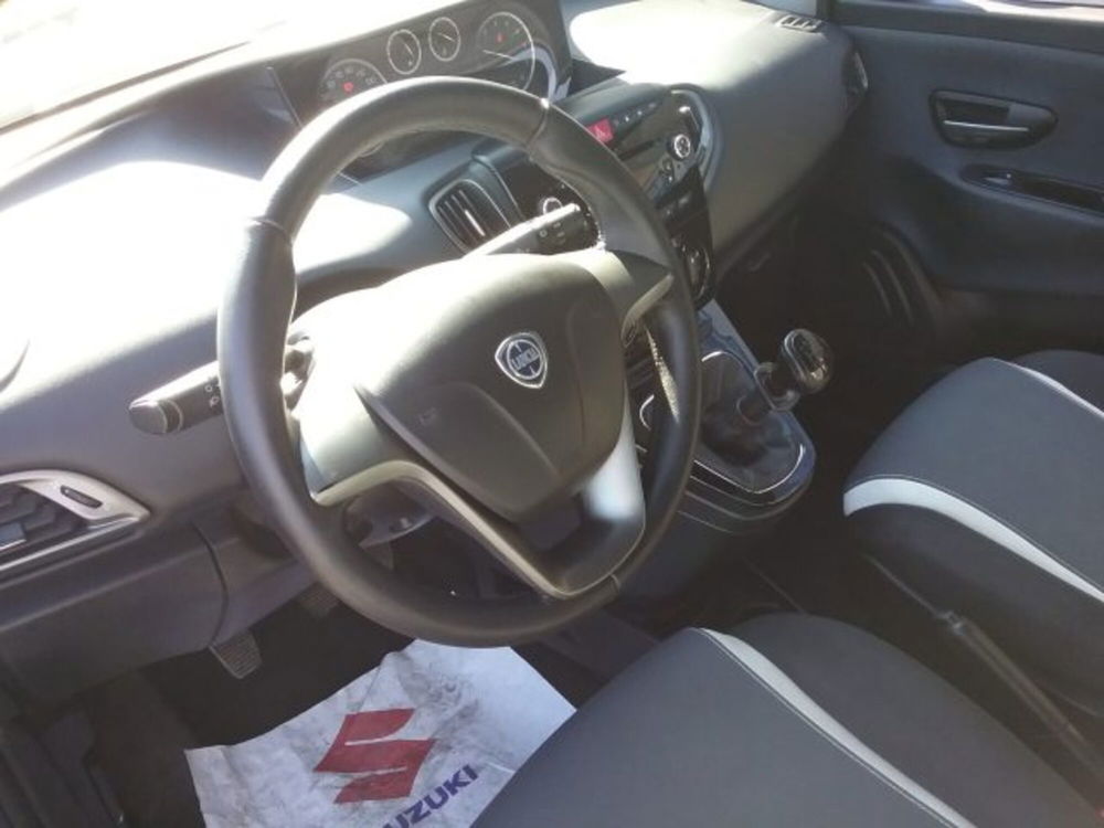 Lancia Ypsilon usata a Macerata (8)