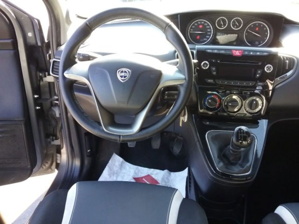 Lancia Ypsilon usata a Macerata (9)