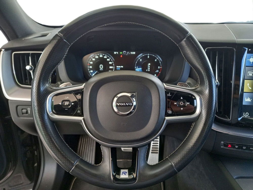 Volvo XC60 usata a Bari (9)