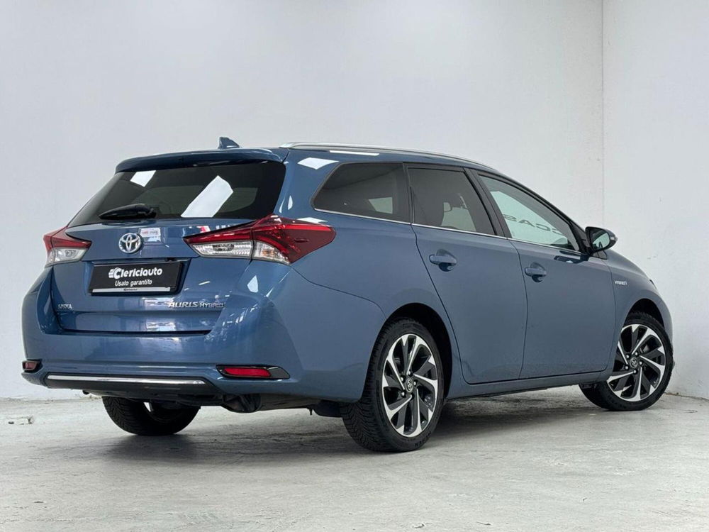 Toyota Auris Station Wagon usata a Como (2)