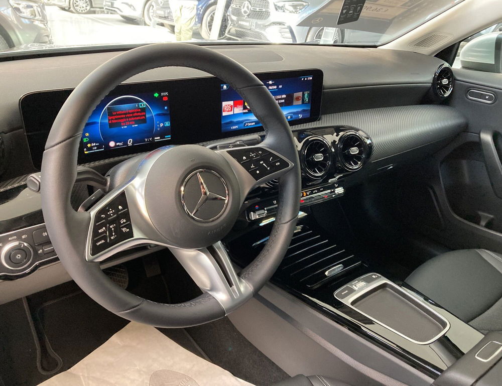 Mercedes-Benz Classe A nuova a Milano (14)