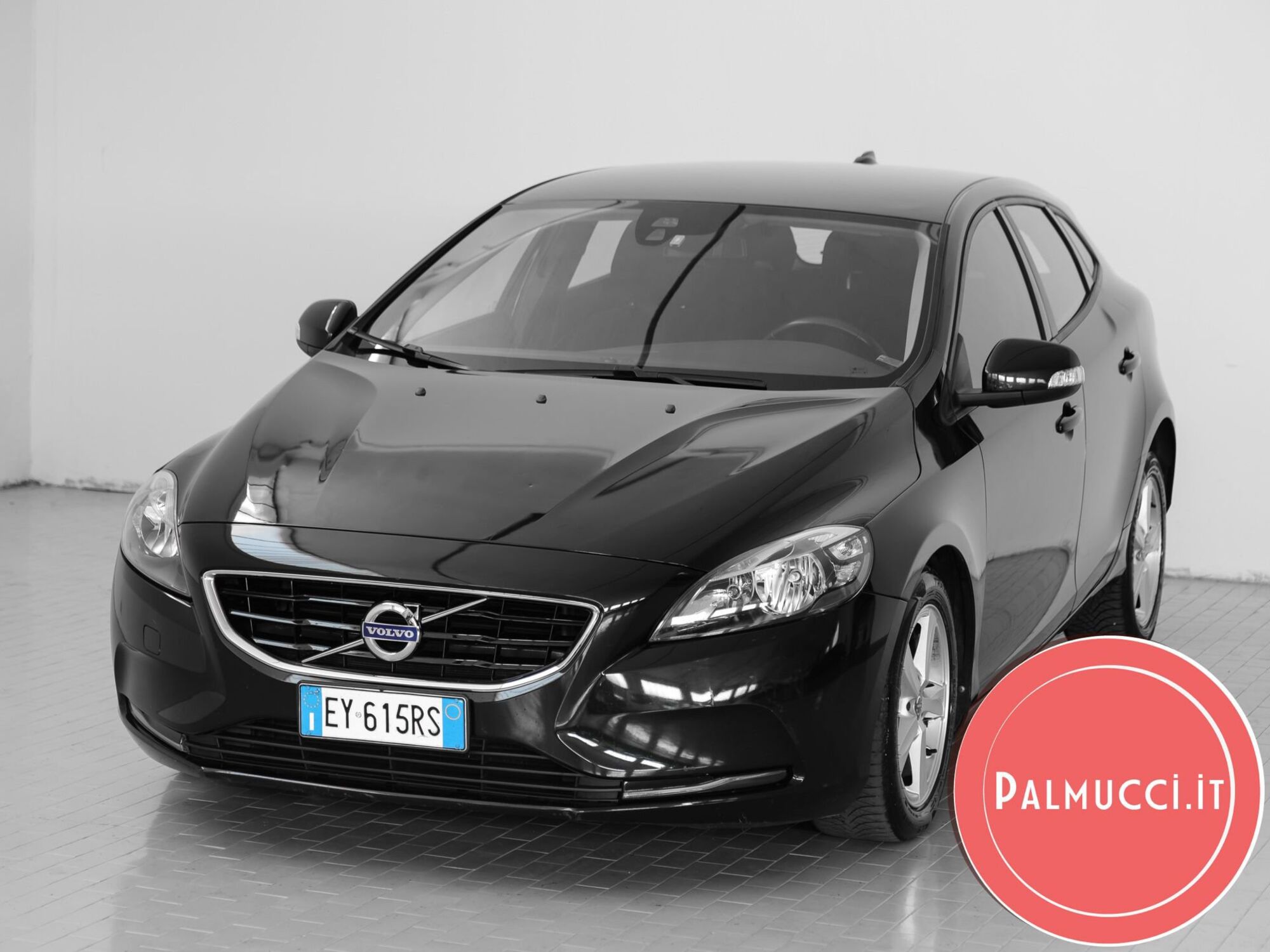 Volvo V40 D2 1.6 Momentum  del 2015 usata a Prato