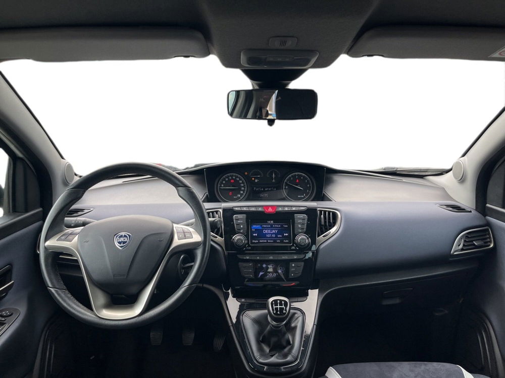 Lancia Ypsilon usata a Torino (11)