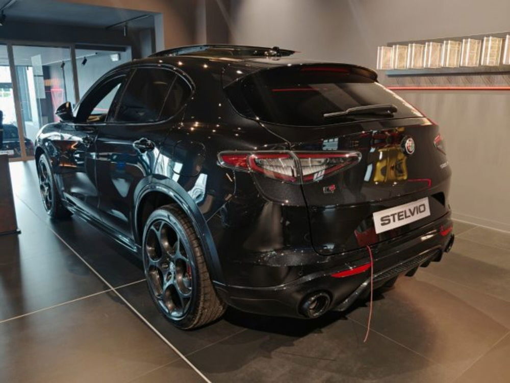 Alfa Romeo Stelvio nuova a Torino (3)