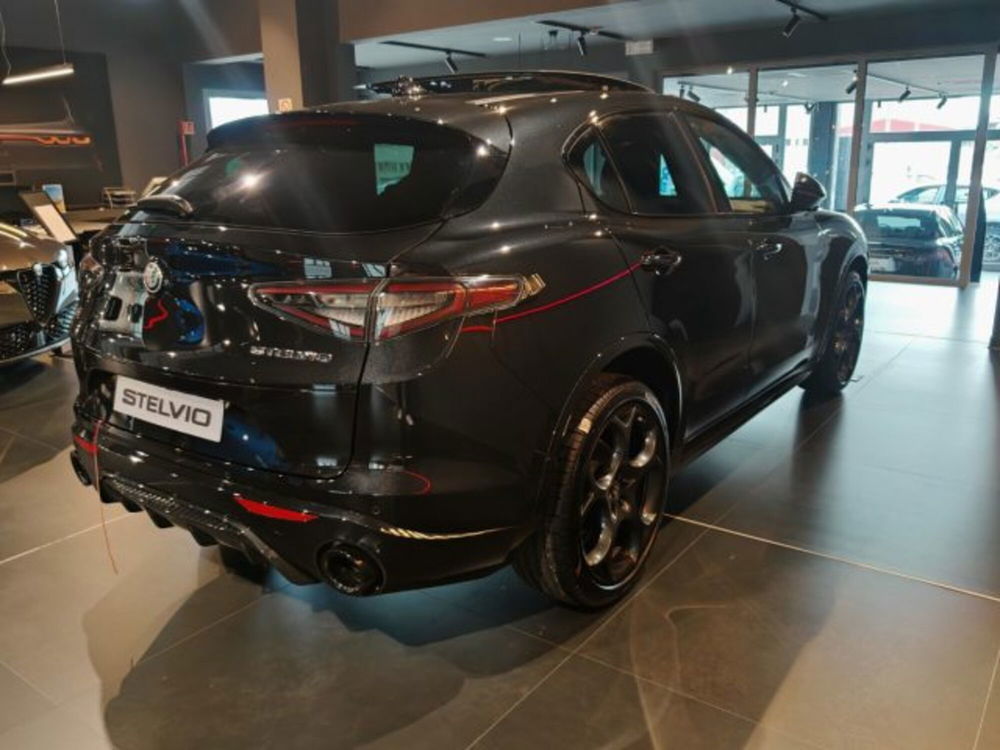 Alfa Romeo Stelvio nuova a Torino (4)