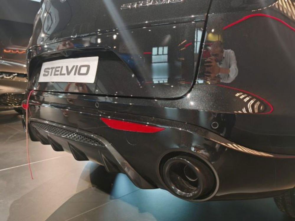 Alfa Romeo Stelvio nuova a Torino (5)