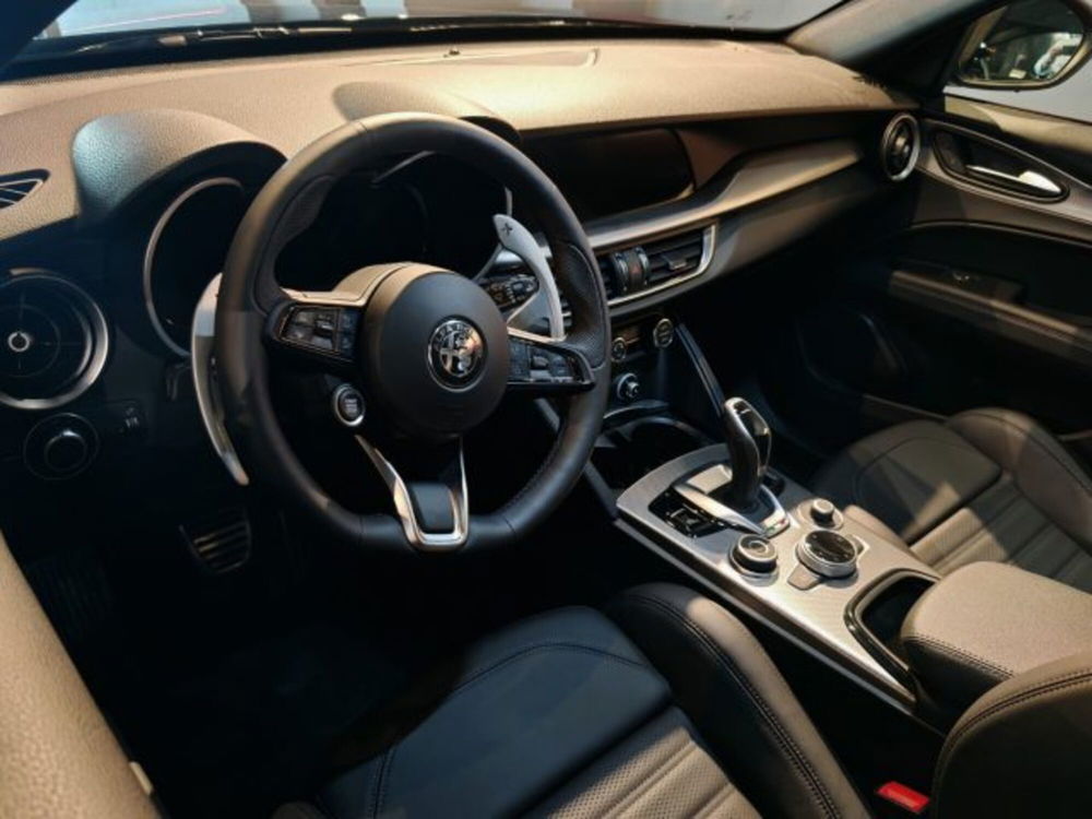 Alfa Romeo Stelvio nuova a Torino (8)