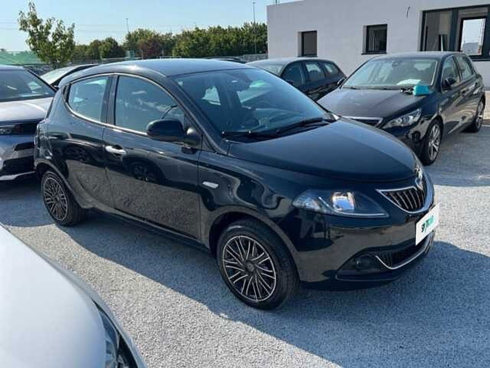 Lancia Ypsilon usata a Ravenna (3)