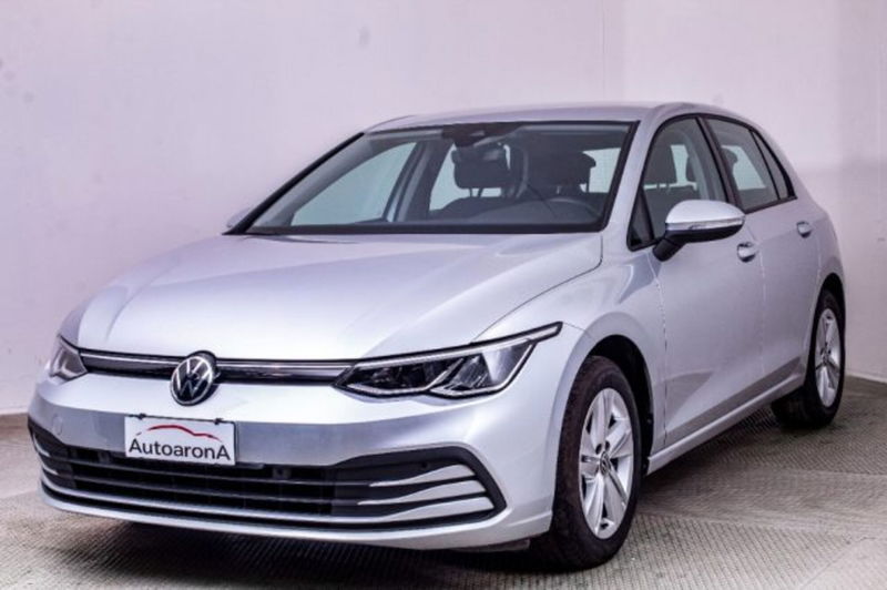 Volkswagen Golf 1.0 eTSI EVO DSG Life del 2020 usata a Paruzzaro