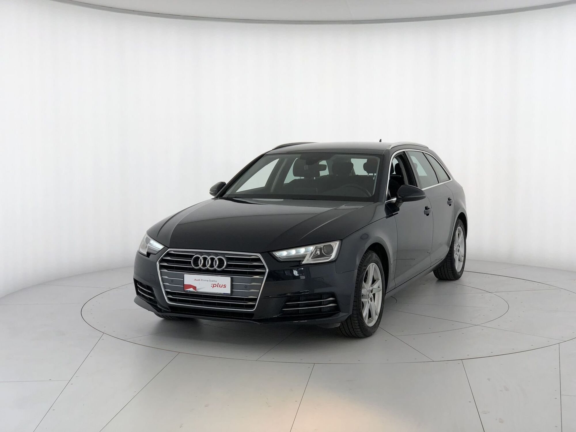 Audi A4 Avant 2.0 TDI 150 CV ultra S tronic Sport del 2016 usata a Massa