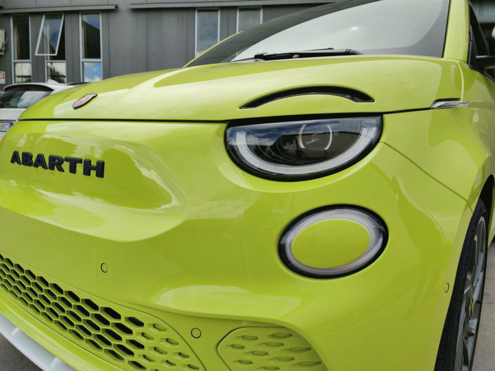 Abarth 500e Cabrio nuova a Pordenone (18)