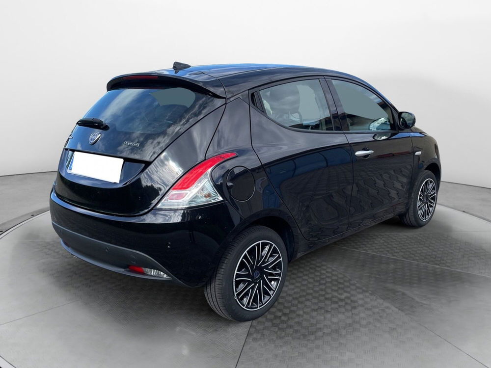 Lancia Ypsilon usata a Como (4)