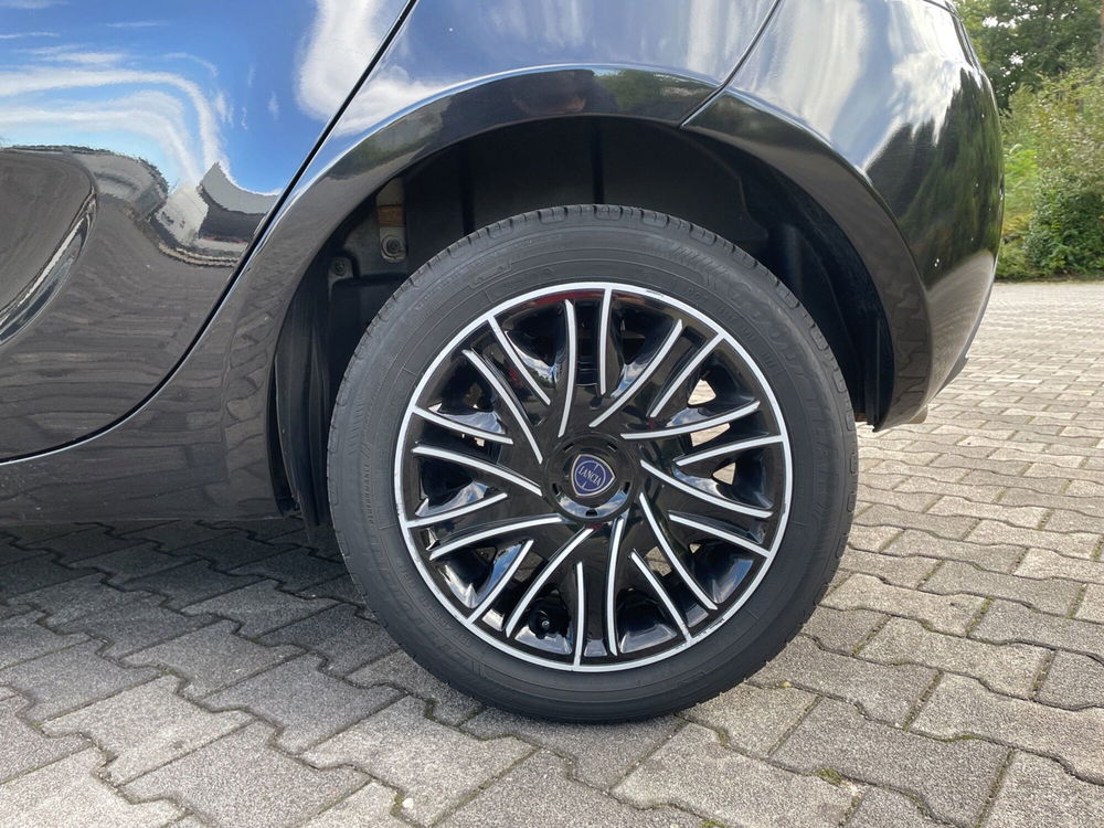 Lancia Ypsilon usata a Como (5)