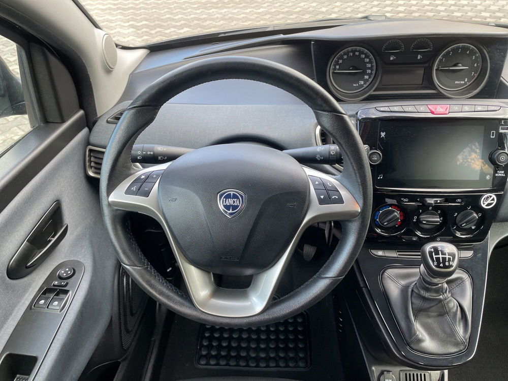 Lancia Ypsilon usata a Como (8)