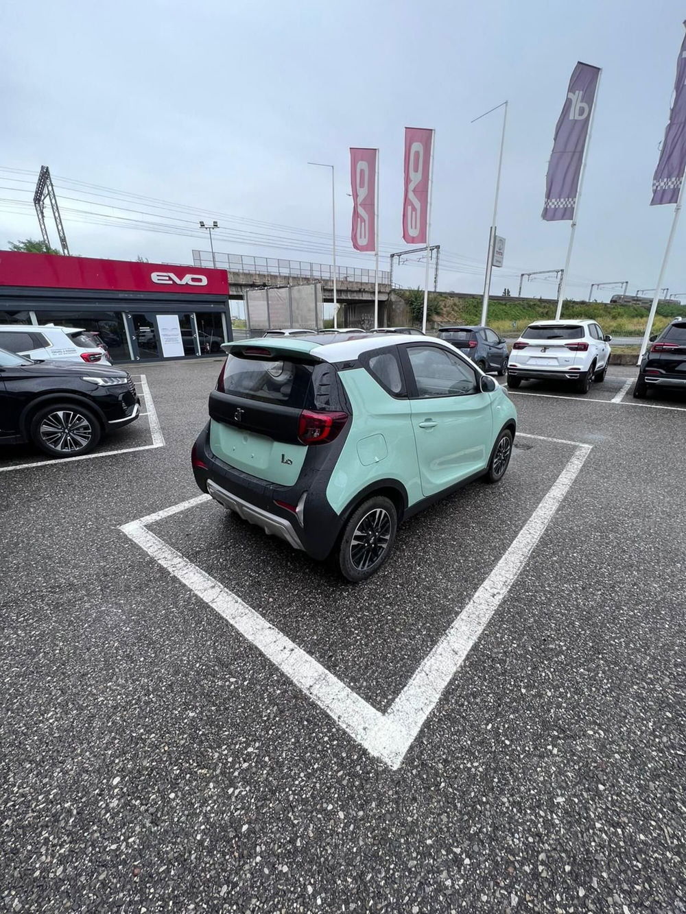 Dr dr 1.0 EV nuova a Milano (3)