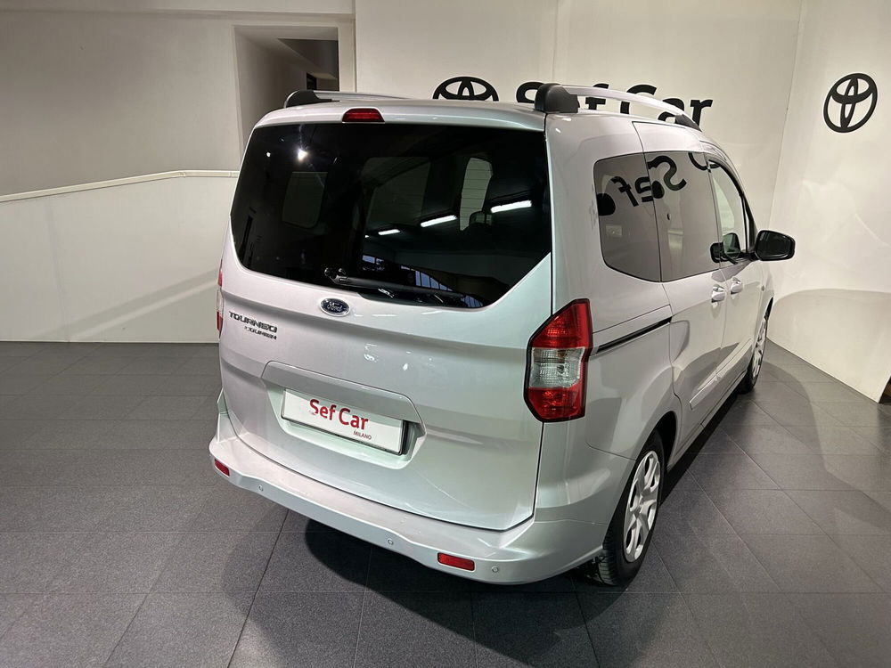 Ford Tourneo Courier usata a Milano (4)