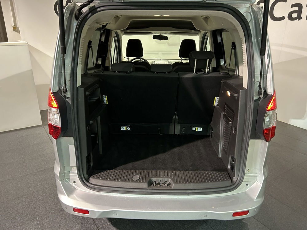 Ford Tourneo Courier usata a Milano (6)