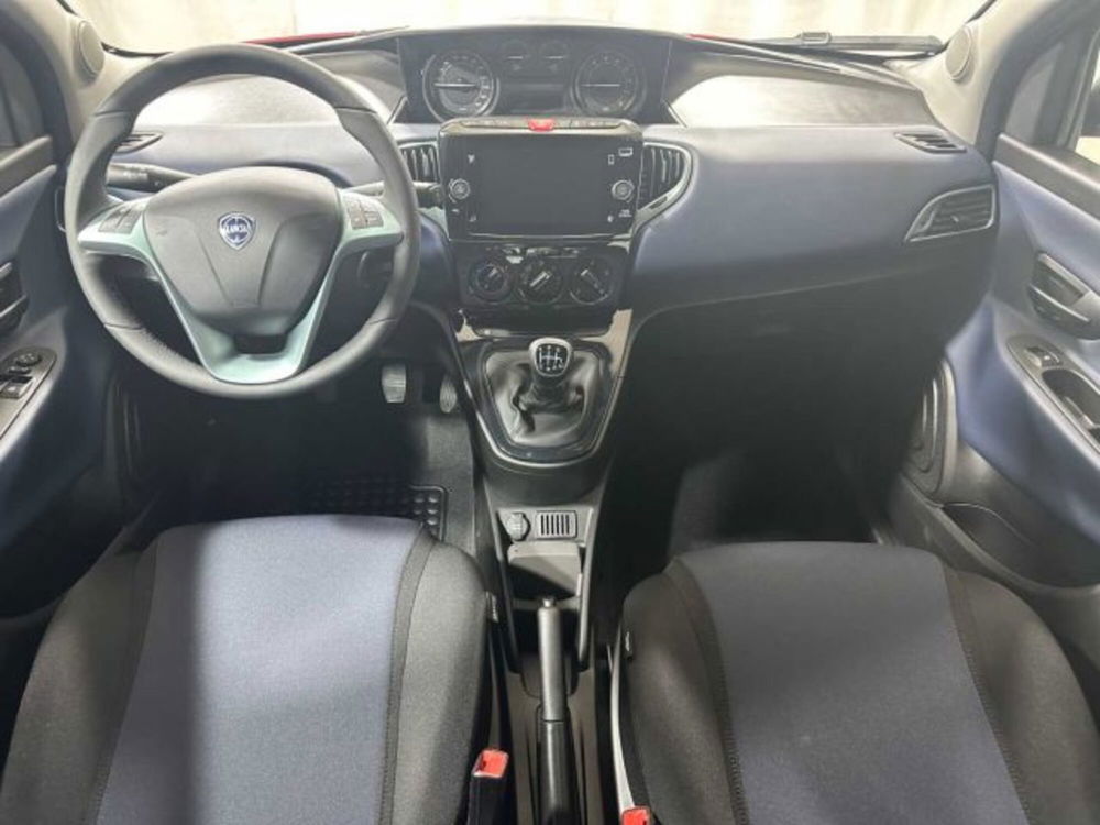 Lancia Ypsilon nuova a Sondrio (12)