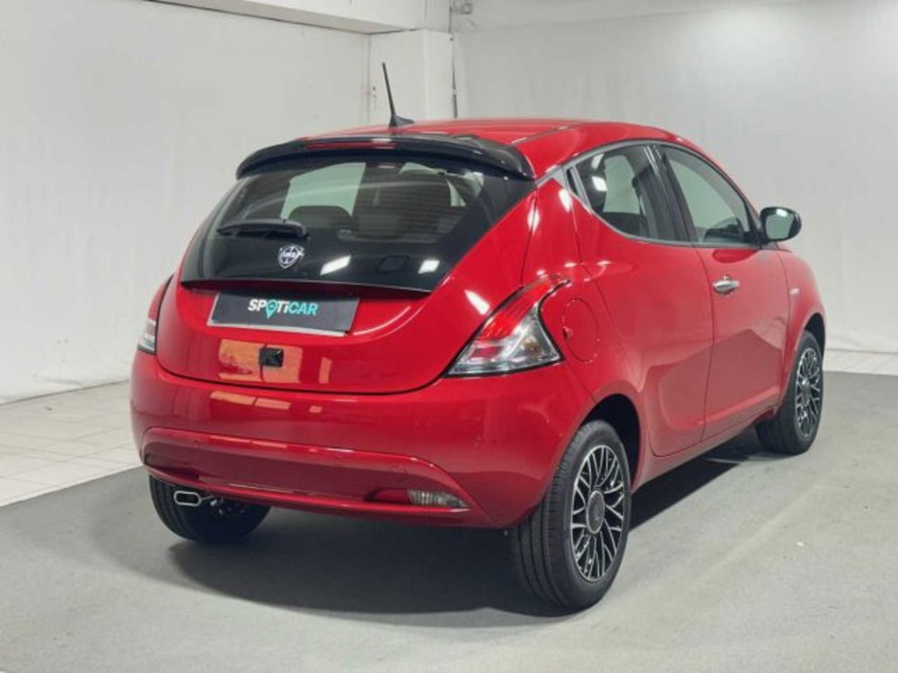 Lancia Ypsilon nuova a Sondrio (5)