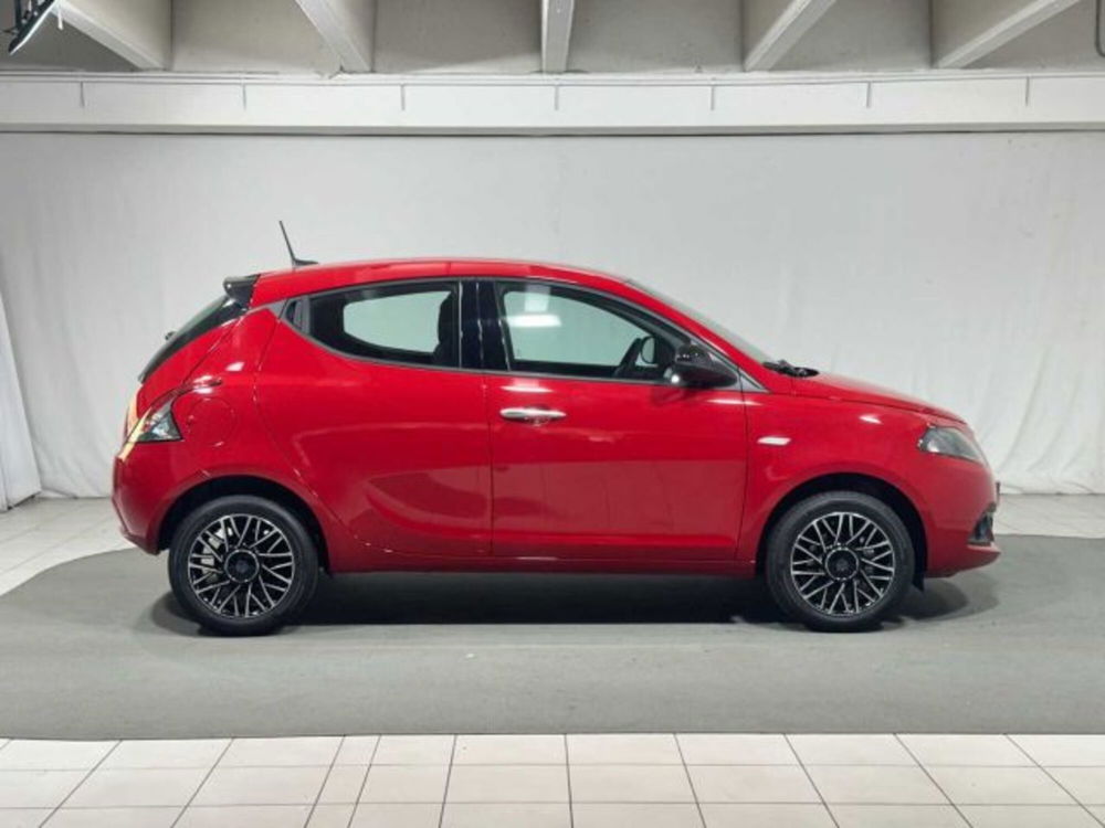 Lancia Ypsilon nuova a Sondrio (6)