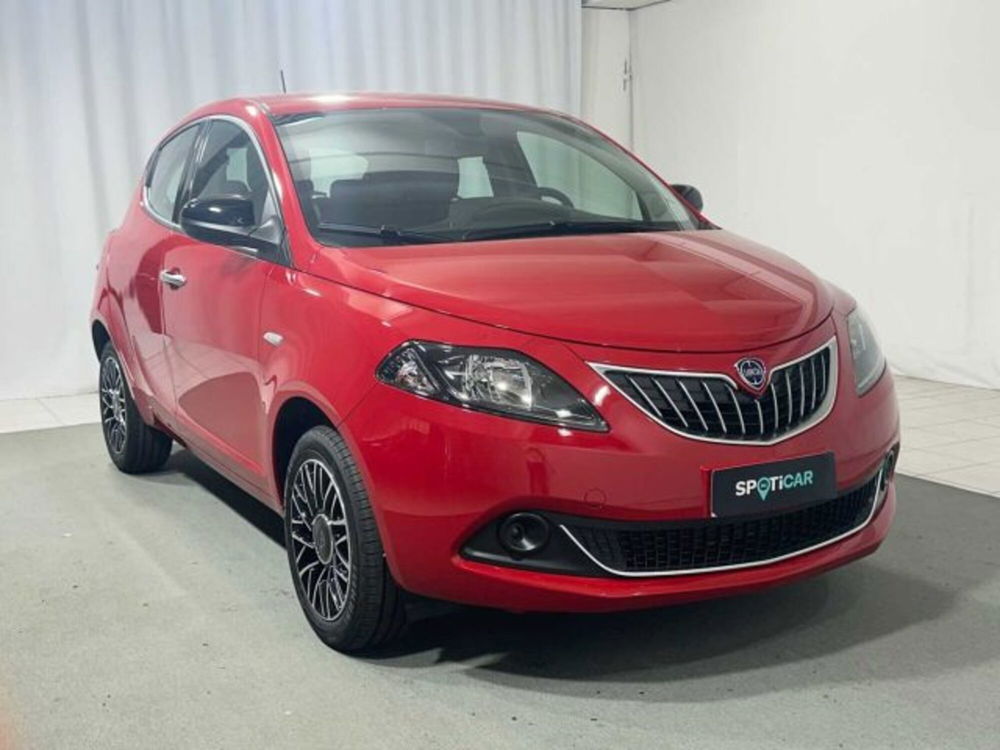 Lancia Ypsilon nuova a Sondrio (7)