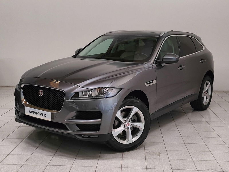 Jaguar F-Pace 2.0 D 240 CV AWD aut. Prestige  del 2019 usata a Novara