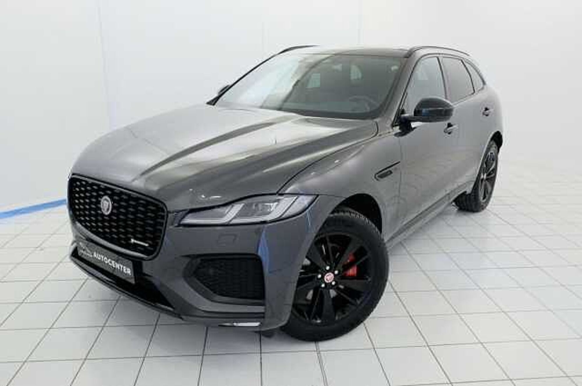 Jaguar F-Pace 2.0 D 204 CV AWD aut. R-Dynamic Black  del 2023 usata a Castel d&#039;Ario