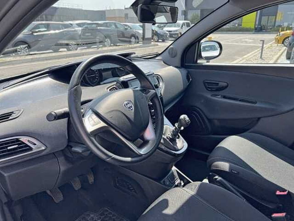 Lancia Ypsilon usata a Ravenna (17)