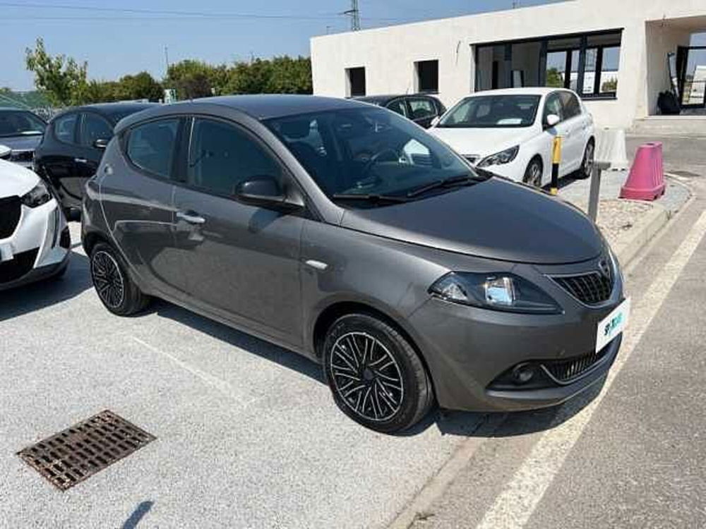 Lancia Ypsilon usata a Ravenna (3)