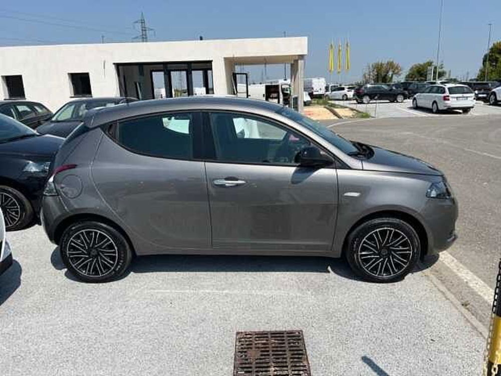 Lancia Ypsilon usata a Ravenna (4)