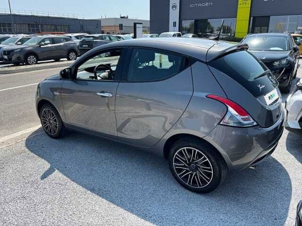 Lancia Ypsilon usata a Ravenna (6)