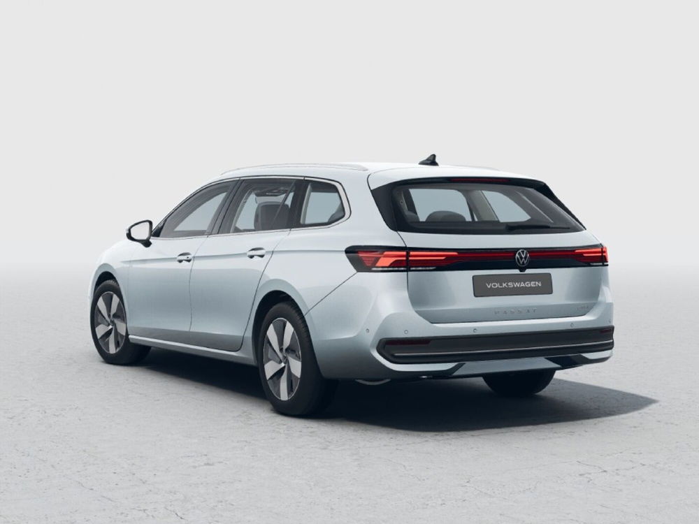 Volkswagen Passat nuova a Novara (3)