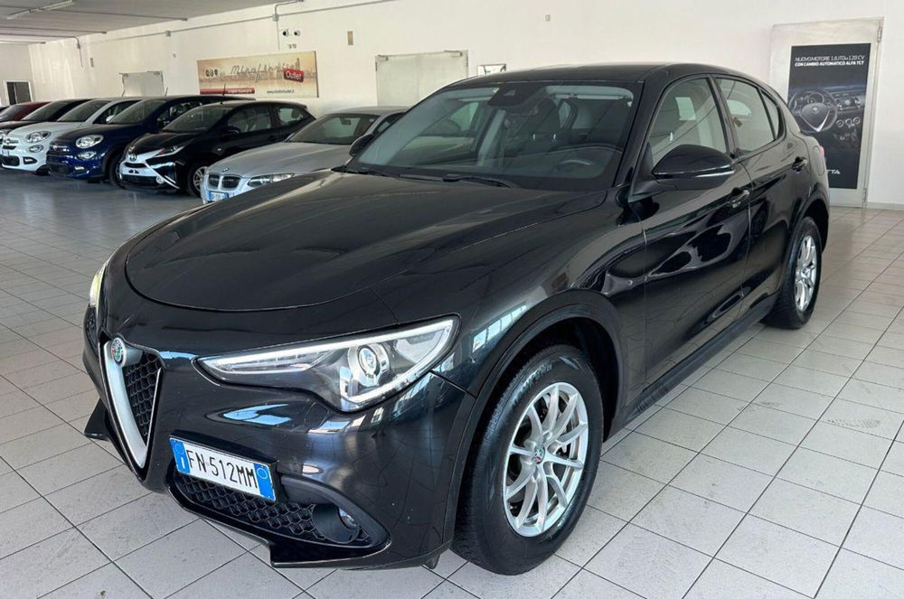 Alfa Romeo Stelvio usata a Napoli (2)