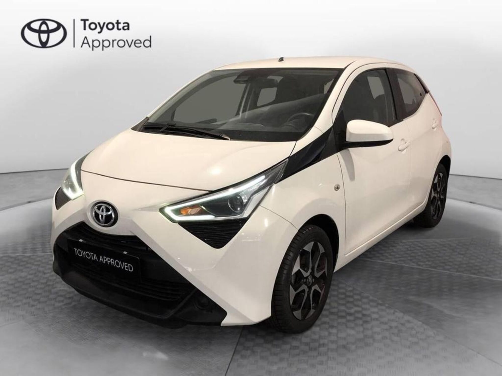 Toyota Aygo 1.0 VVT-i 72 CV 5 porte x-play MMT  del 2019 usata a Torino