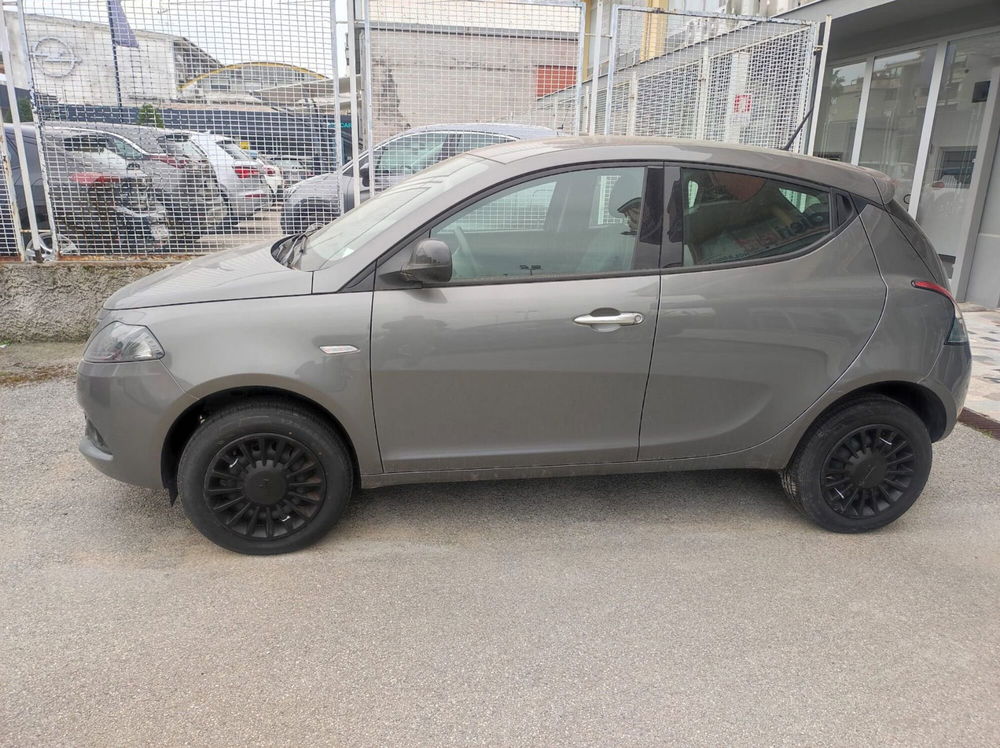 Lancia Ypsilon usata a Salerno (10)