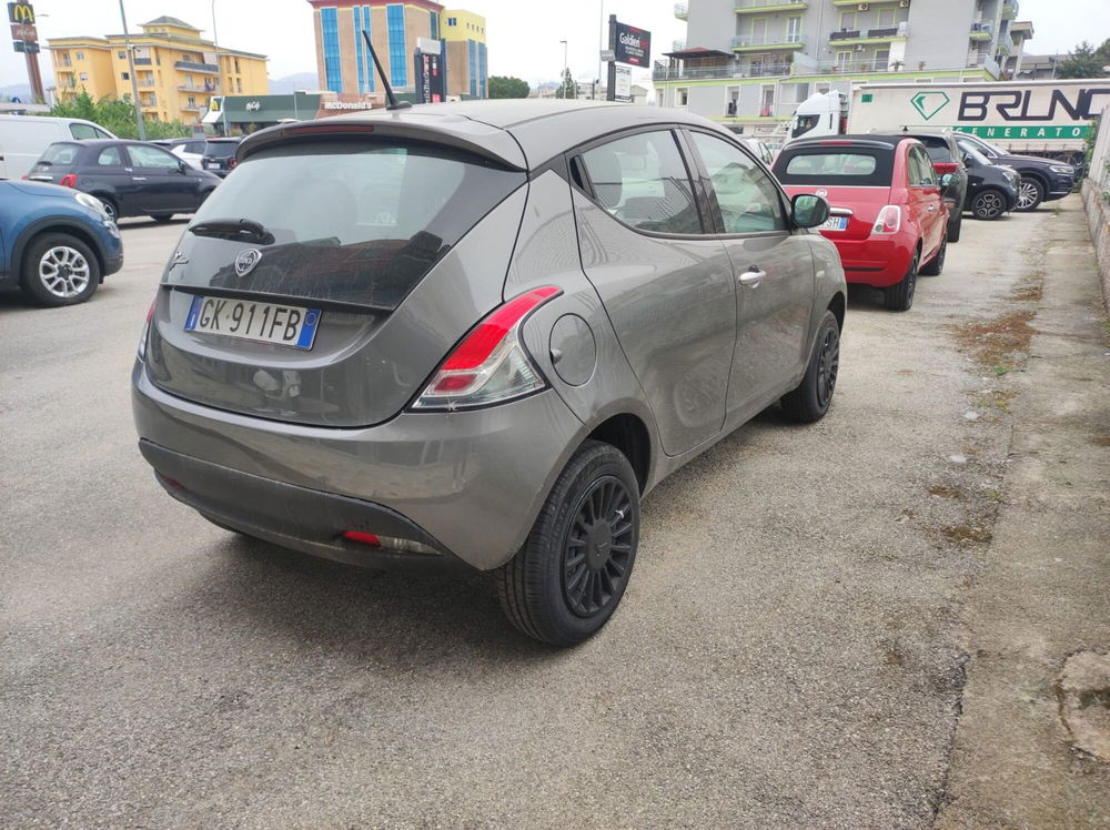 Lancia Ypsilon usata a Salerno (12)