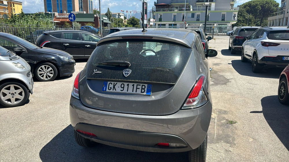 Lancia Ypsilon usata a Salerno (17)