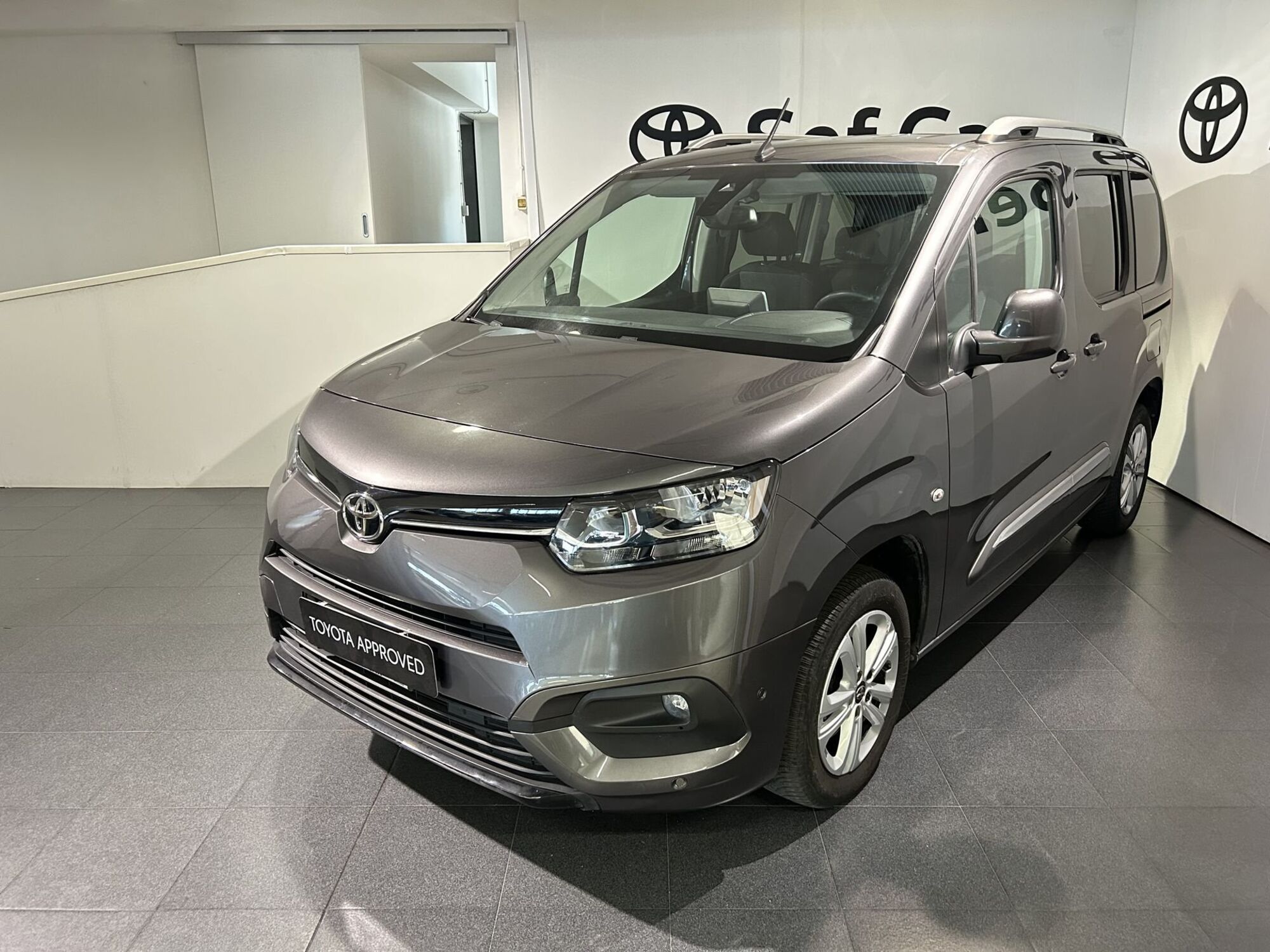 Toyota Proace City Verso City Verso 1.5D 130 CV S&amp;S Short D Executive  del 2020 usata a Milano