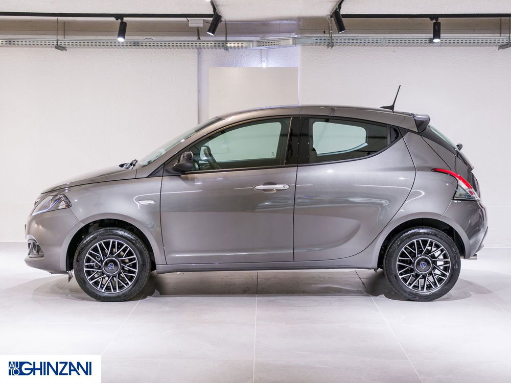 Lancia Ypsilon nuova a Bergamo (4)