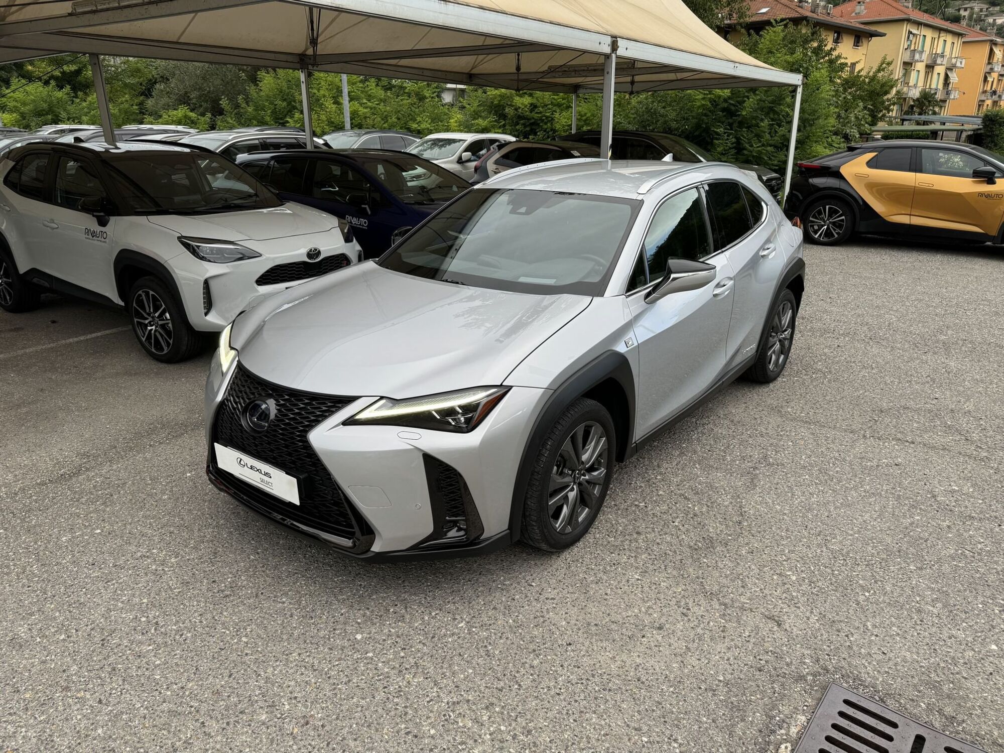 Lexus UX Hybrid 4WD F Sport  del 2021 usata a Como