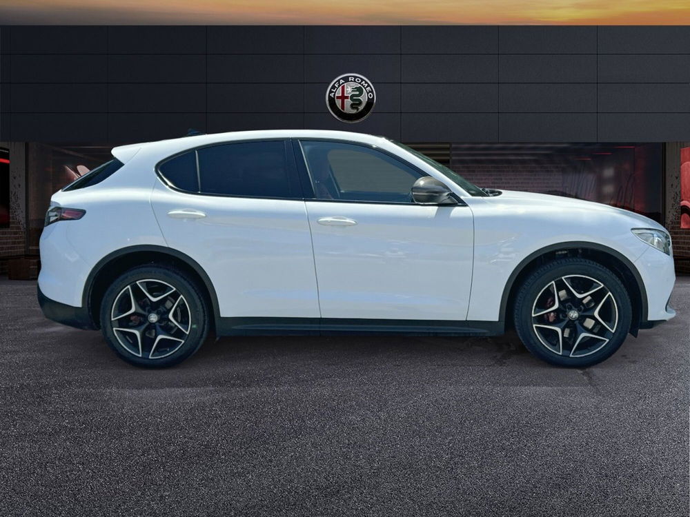 Alfa Romeo Stelvio usata a Pescara (6)